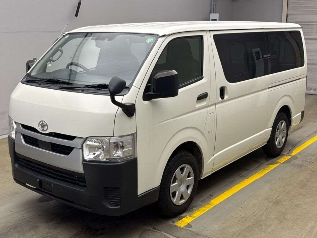 TOYOTA HIACE VAN 2021