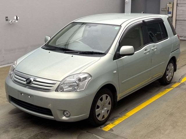 TOYOTA RAUM 2011
