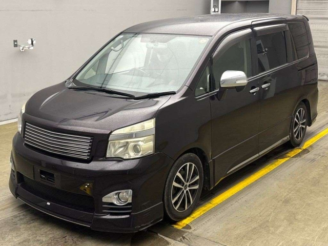 TOYOTA VOXY 2012