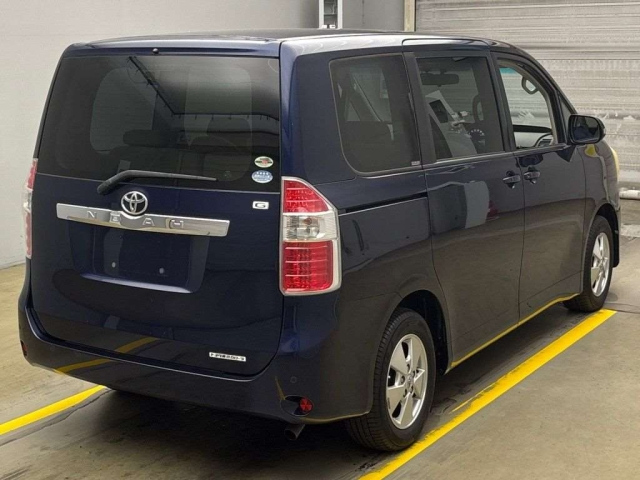 TOYOTA NOAH 2009