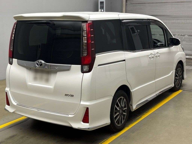 TOYOTA NOAH 2014