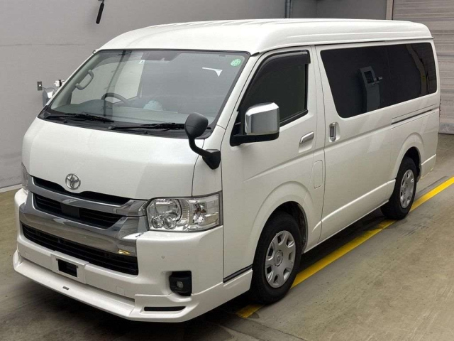 TOYOTA HIACE 2022