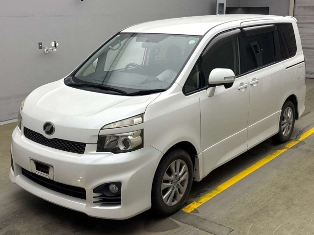 TOYOTA VOXY 2011