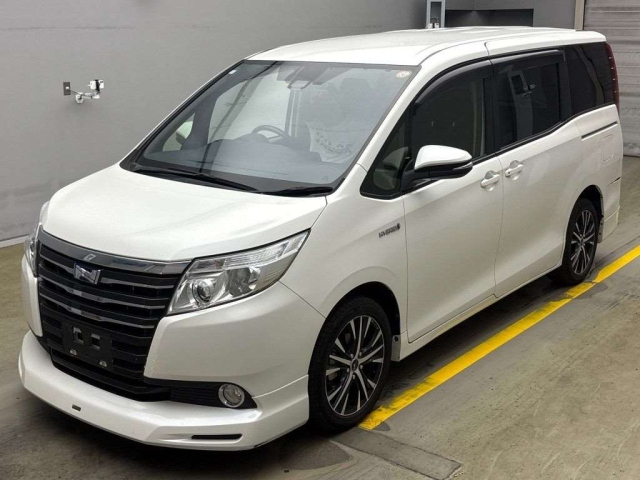 TOYOTA NOAH 2016