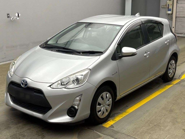 TOYOTA AQUA 2016