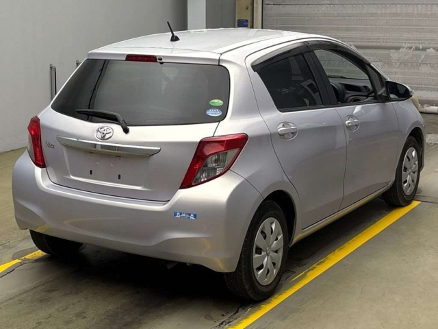 TOYOTA VITZ 2013