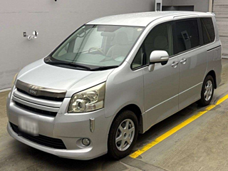 TOYOTA NOAH 2009