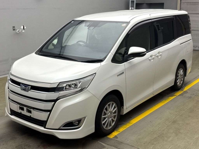 TOYOTA NOAH 2017