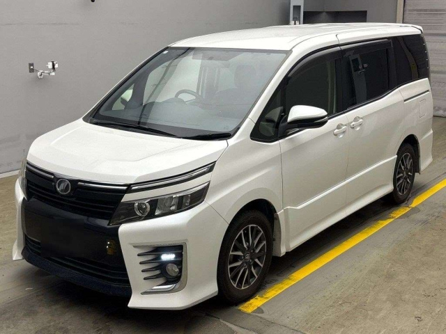 TOYOTA VOXY 2014