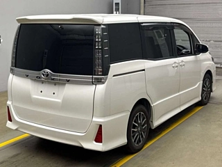 TOYOTA VOXY 2014