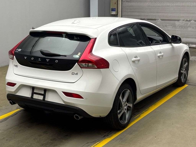 VOLVO V40 2018