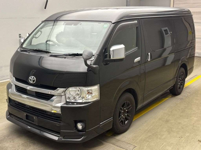 TOYOTA HIACE 2020