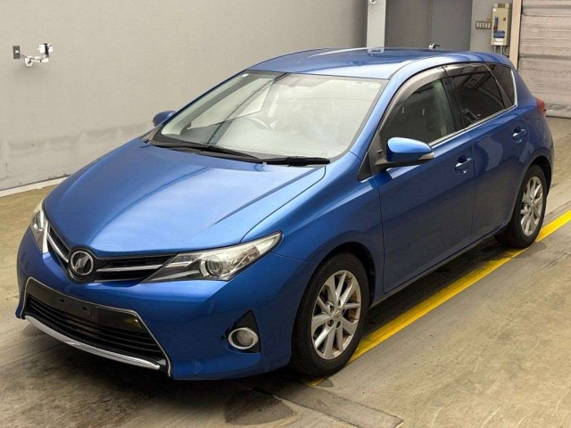 TOYOTA AURIS 2012