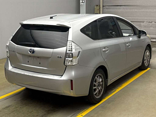 TOYOTA PRIUS ALPHA 2011