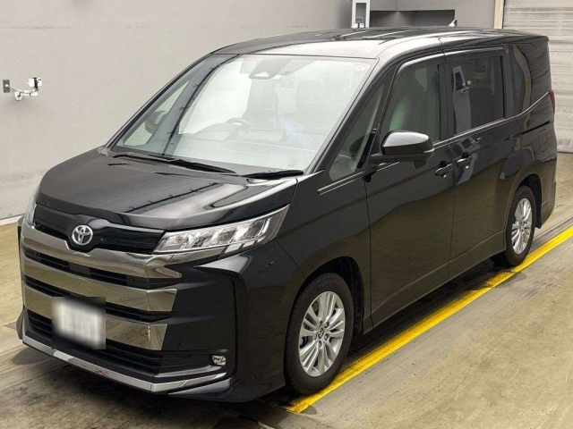 TOYOTA NOAH 2023