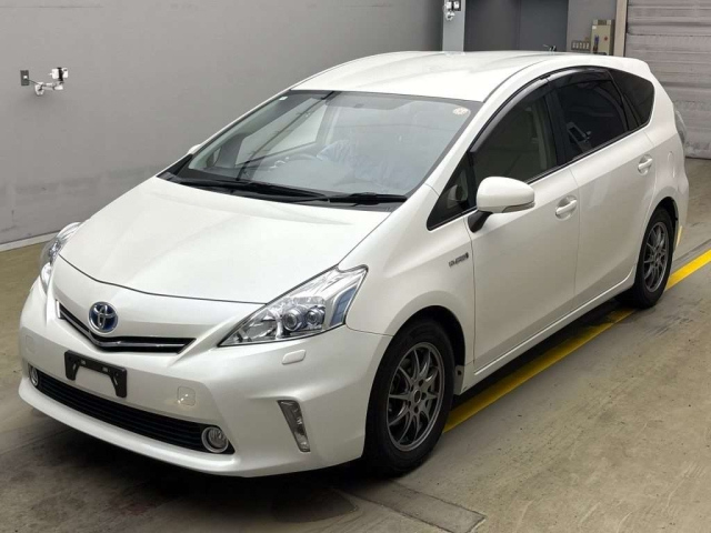 TOYOTA PRIUS ALPHA 2012