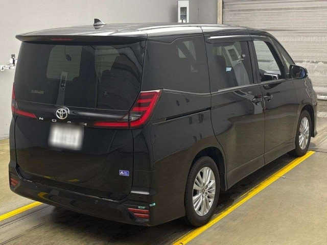 TOYOTA NOAH 2023