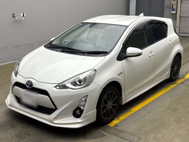 TOYOTA AQUA 2015