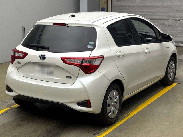 TOYOTA VITZ 2017