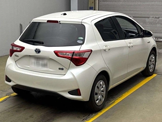 TOYOTA VITZ 2017