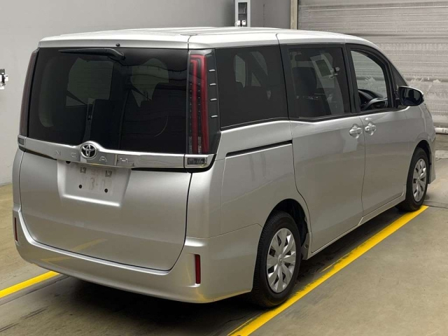 TOYOTA NOAH 2021