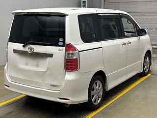TOYOTA NOAH 2008