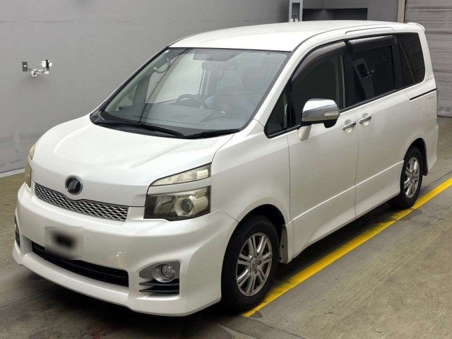 TOYOTA VOXY 2010