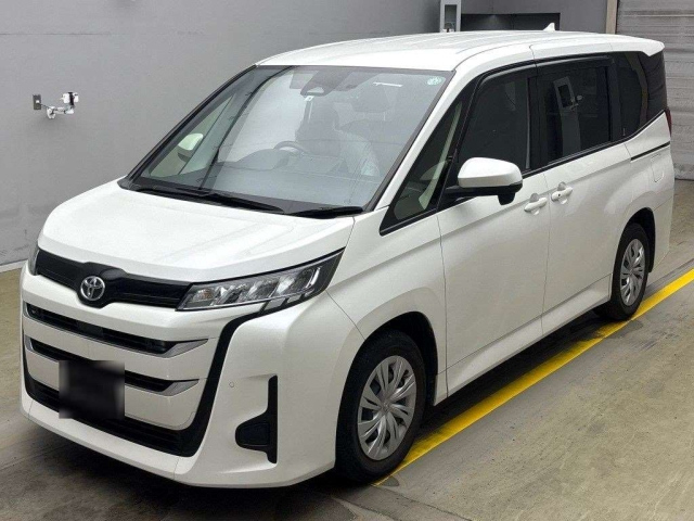 TOYOTA NOAH 2022