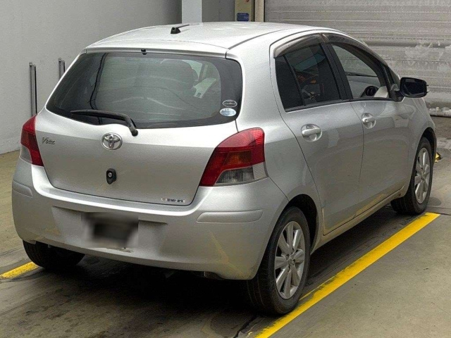 TOYOTA VITZ 2010