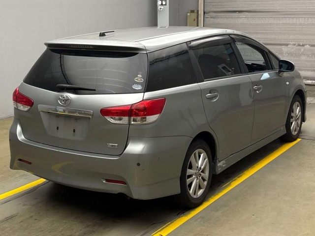 TOYOTA WISH 2010