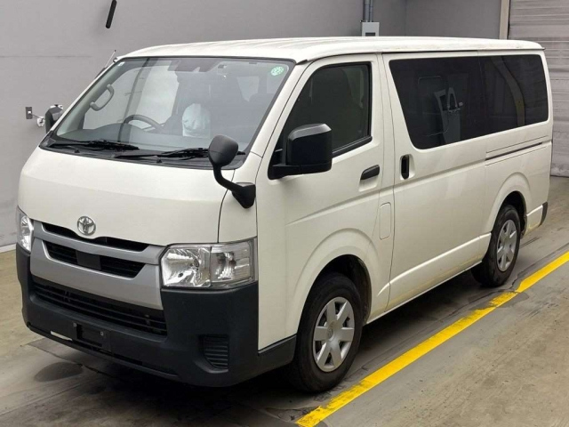 TOYOTA HIACE VAN 2021