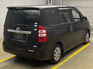 TOYOTA NOAH 2013