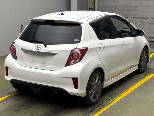 TOYOTA VITZ 2012