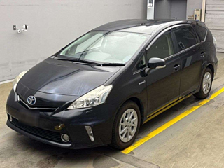 TOYOTA PRIUS ALPHA 2013