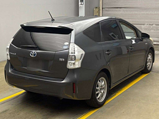 TOYOTA PRIUS ALPHA 2012