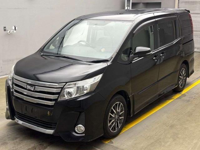 TOYOTA NOAH 2014