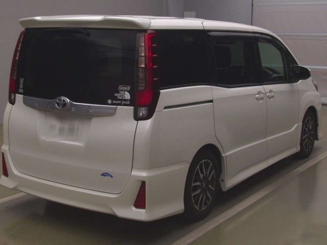 TOYOTA NOAH 2016