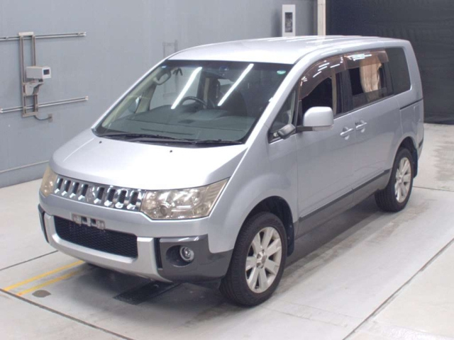 MITSUBISHI DELICA D5 2011
