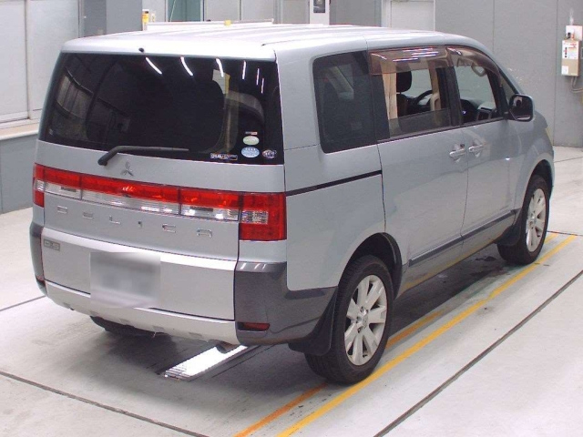MITSUBISHI DELICA D5 2011