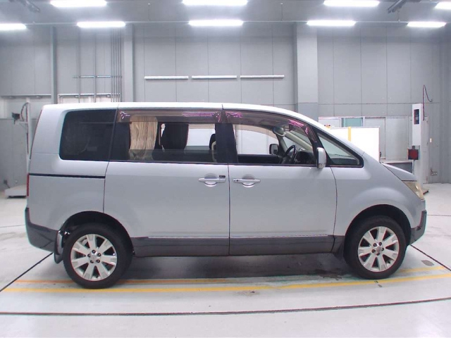 MITSUBISHI DELICA D5 2011