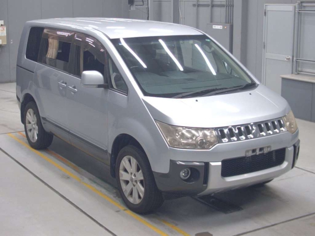 MITSUBISHI DELICA D5 2011
