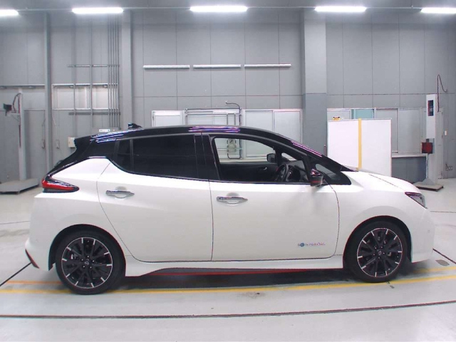 NISSAN LEAF 2021