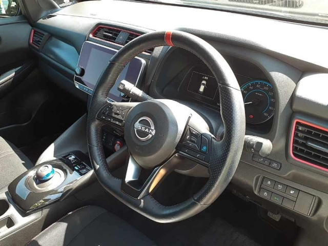 NISSAN LEAF 2021