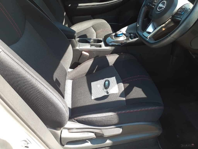 NISSAN LEAF 2021
