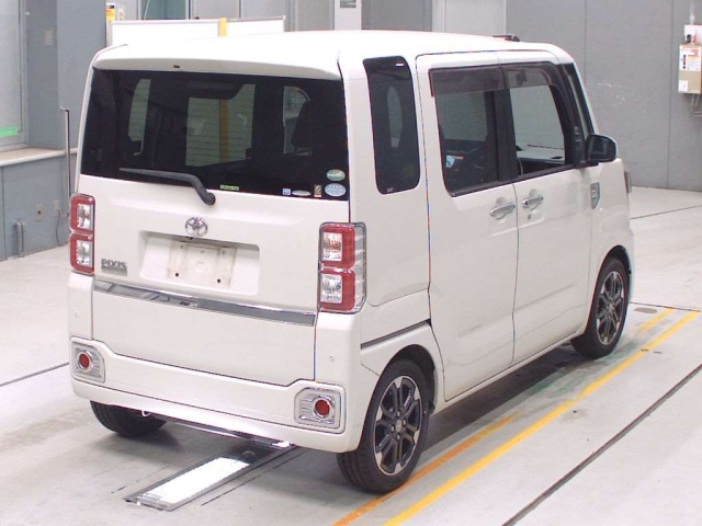 TOYOTA PIXIS MEGA 2016