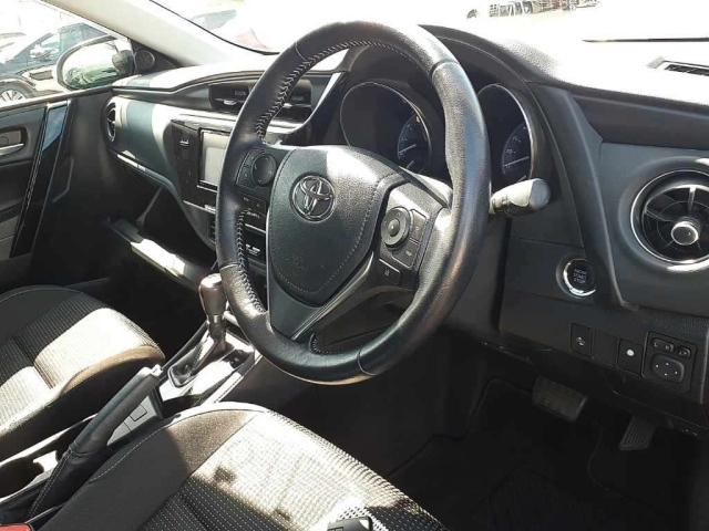 TOYOTA AURIS 2016