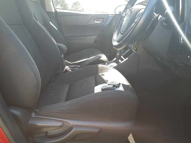 TOYOTA AURIS 2016