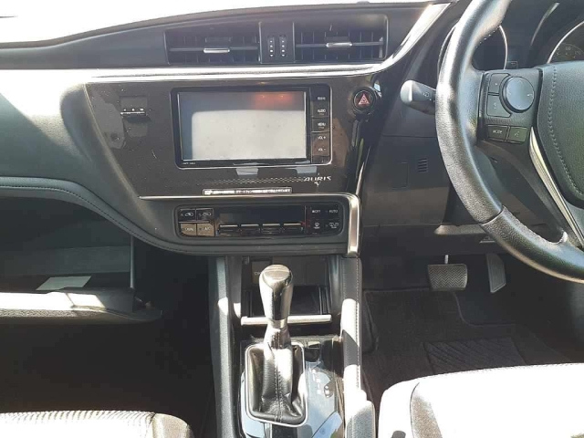 TOYOTA AURIS 2016