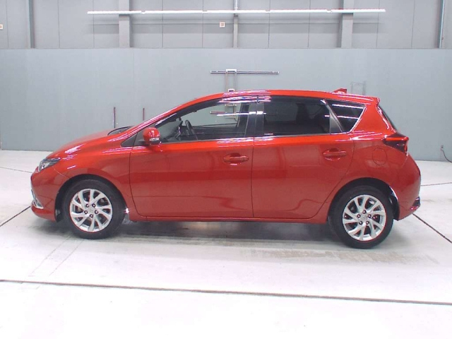 TOYOTA AURIS 2016
