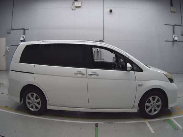 TOYOTA ISIS 2012